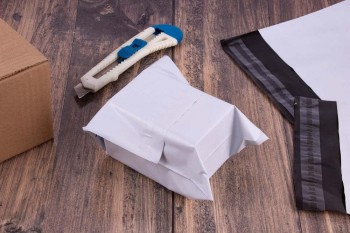 Bolsas Apli 19075 B.50 cierre adhesivo opaca para envío y paquetería 200X250MM APLI