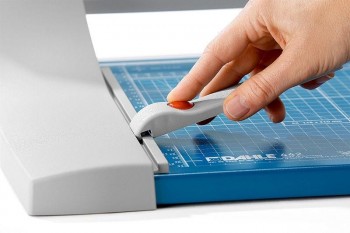 Cizalla de rodillo Dahle 446 + bastidor gran capacidad y formato 112x38,4cm 00446-20320