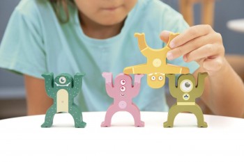 Juguete educativo de madera torre de figuras Aliens Towe 660520 Milan