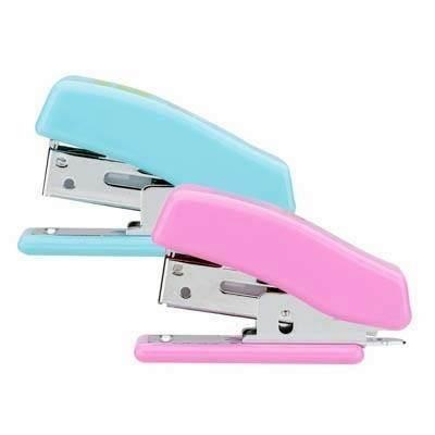 Grapadora Deli mini colores surtidos 12H. E0353