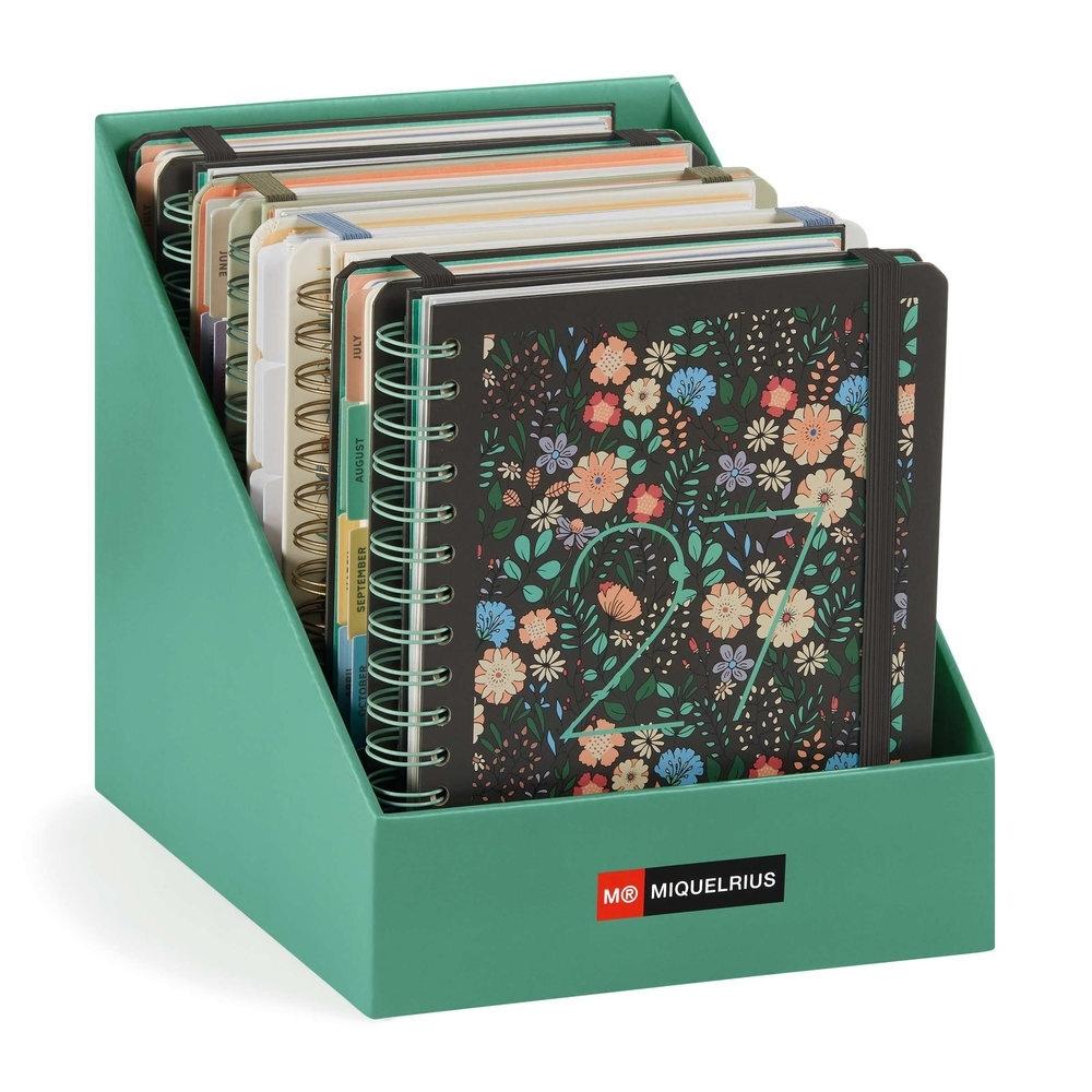 Expositor agendas anuales Miquelrius 2027 MR34824 Marguerite Smith Wire-o Plus 164x218 8 unidades