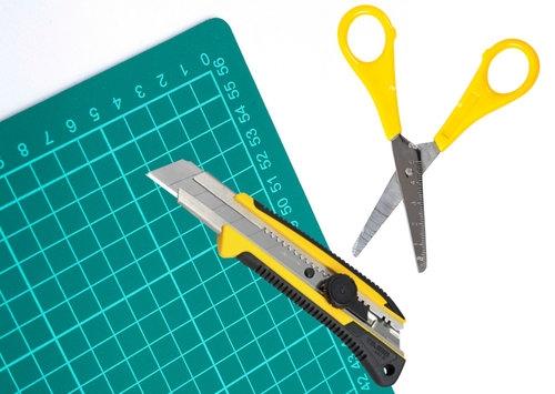 TIJERAS Y CUTTERS 